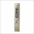 Contoh alat TDS meter untuk mengukur kandungan nutrisi hidroponik (sumber: http://royaltech.tradeindia.com/portable-tds-meter-713304.html)